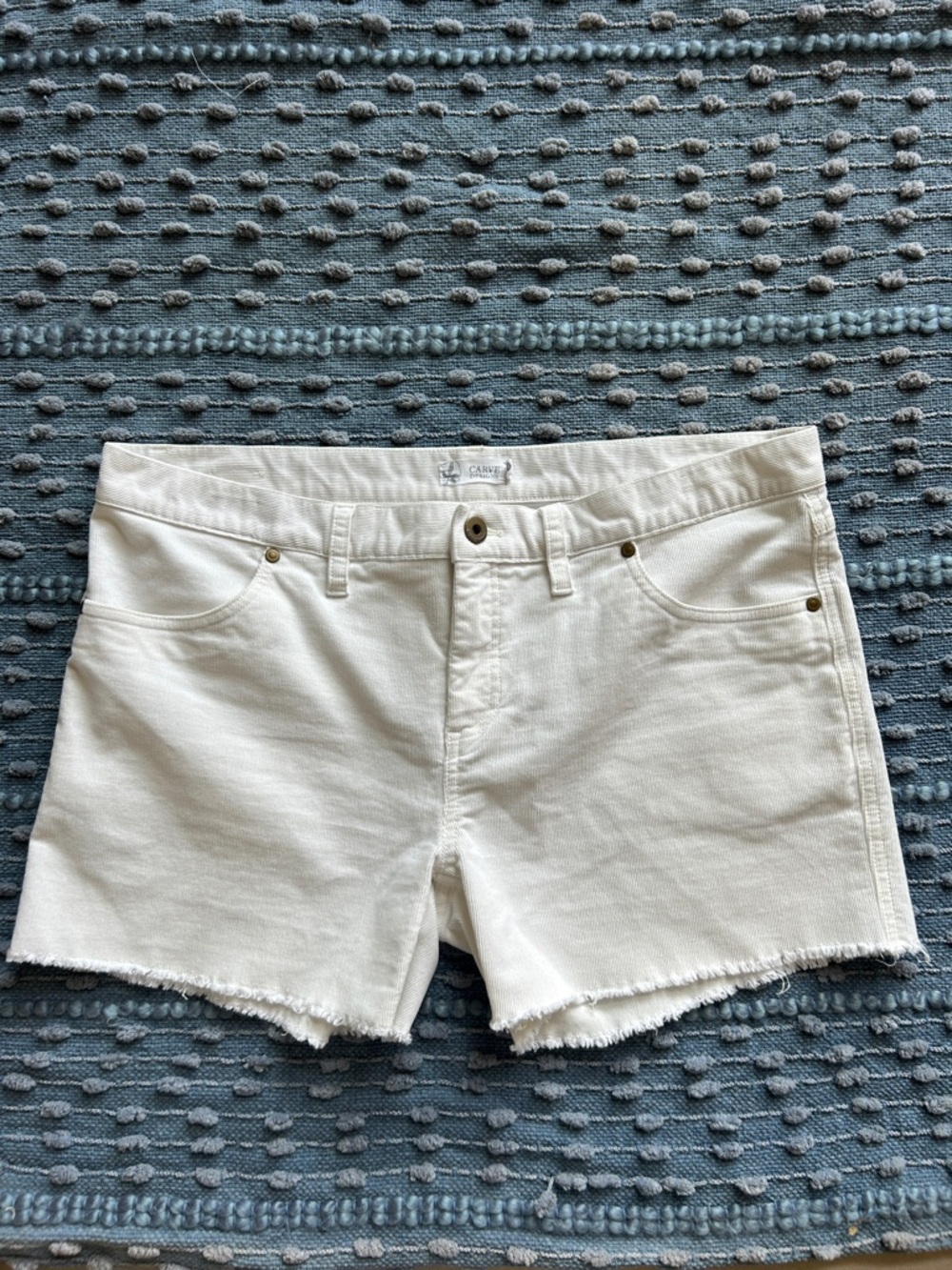 Carve Designs white Oahu corduroy raw hem jean style shorts Women’s Size 12